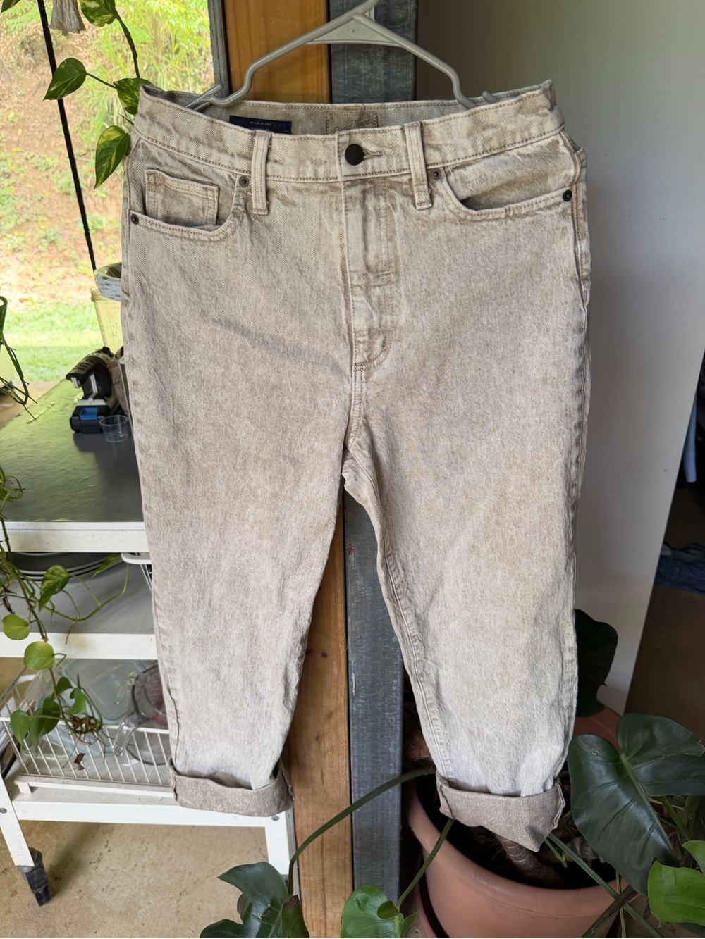Universal Thread Women's Straight-Leg Jeans in Light Taupe